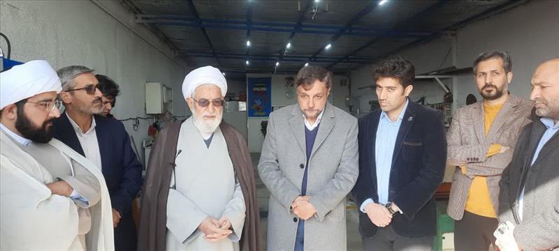 دانشجویان ، کامپیوتر و کتابخانه متحرکند و در عمل کارایی ندارند